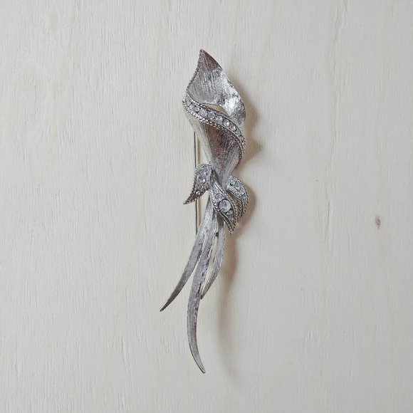 70s Vintage Calla Lily Metal Brooch - Picture 2 of 5